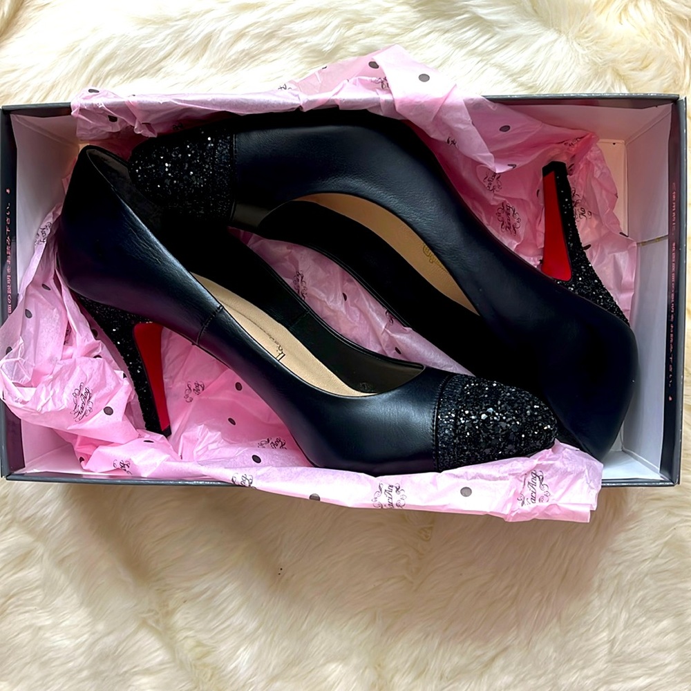 Retail $400 Authentic KariAng heels similar to Christian Louboutin Red Bottoms